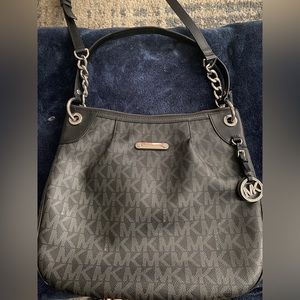 Michael Kors Signature Black Jet Set Messenger bag